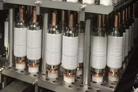 真空開關(guān)管產(chǎn)生操作過電壓的原因是什么?